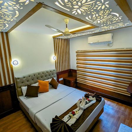 Grand Villa Houseboat Kumarakom Exterior photo