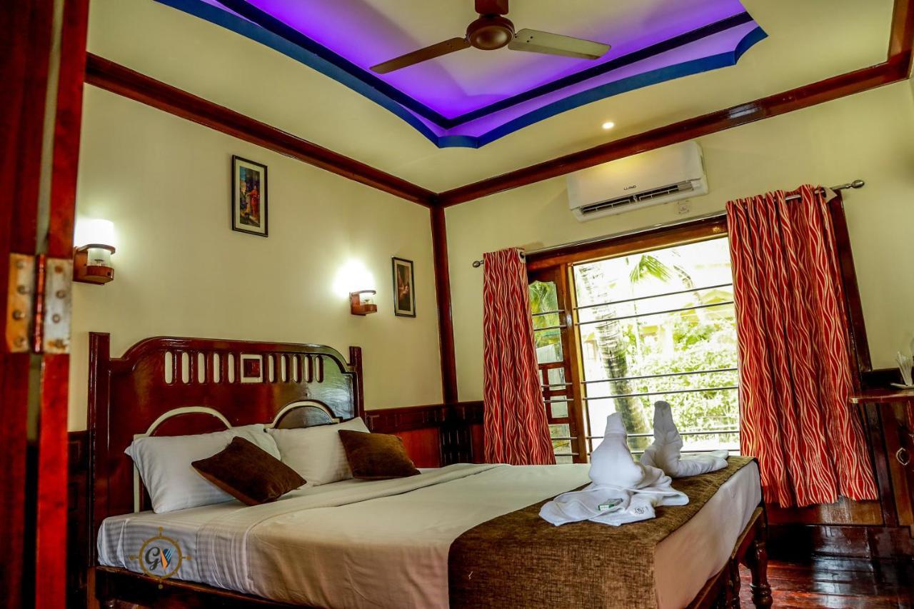 Grand Villa Houseboat Kumarakom Exterior photo
