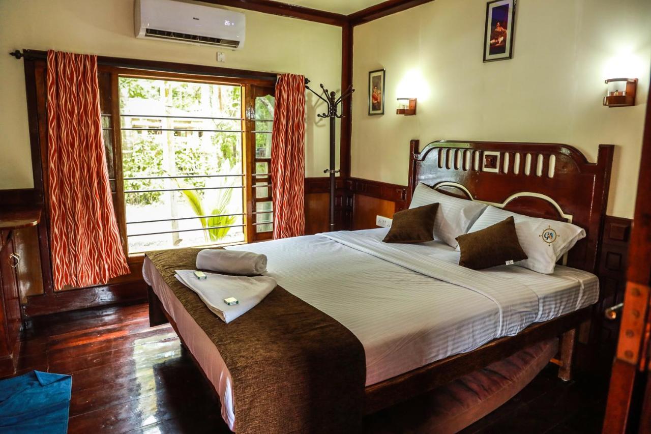 Grand Villa Houseboat Kumarakom Exterior photo