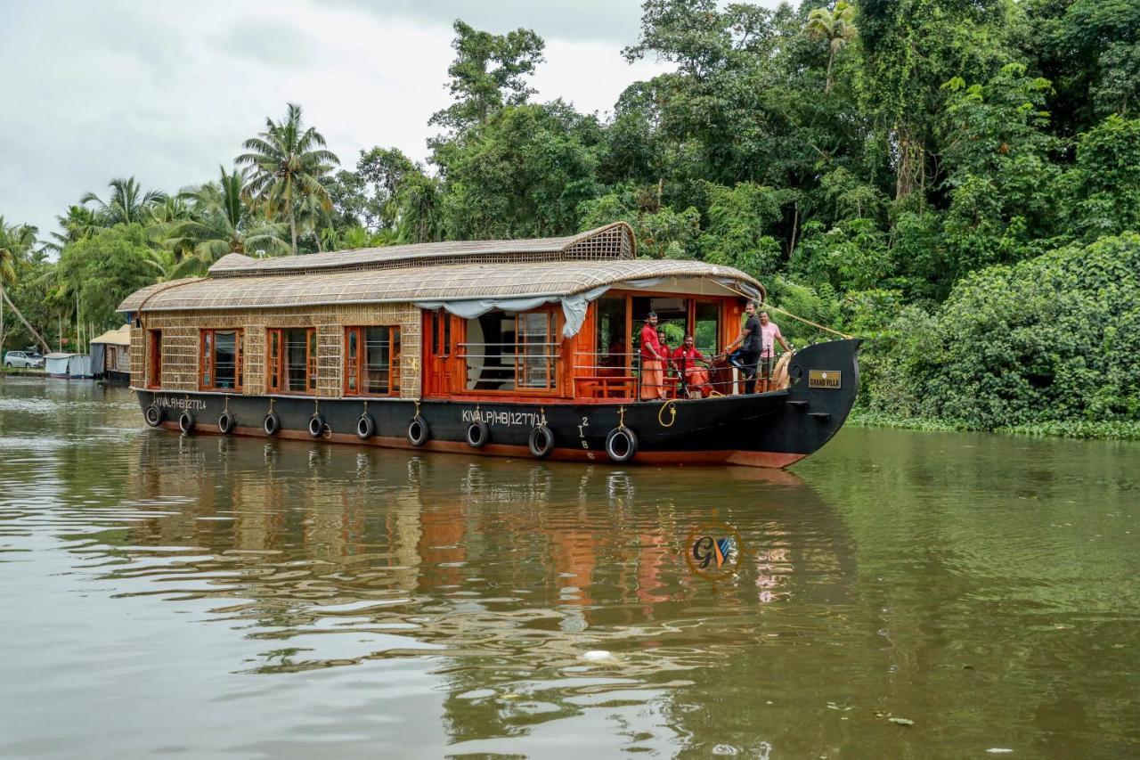 Grand Villa Houseboat Kumarakom Exterior photo