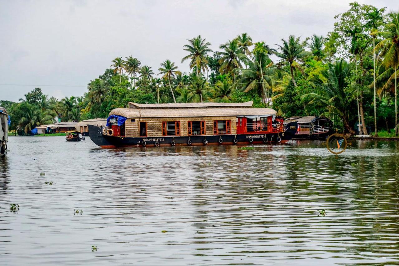 Grand Villa Houseboat Kumarakom Exterior photo