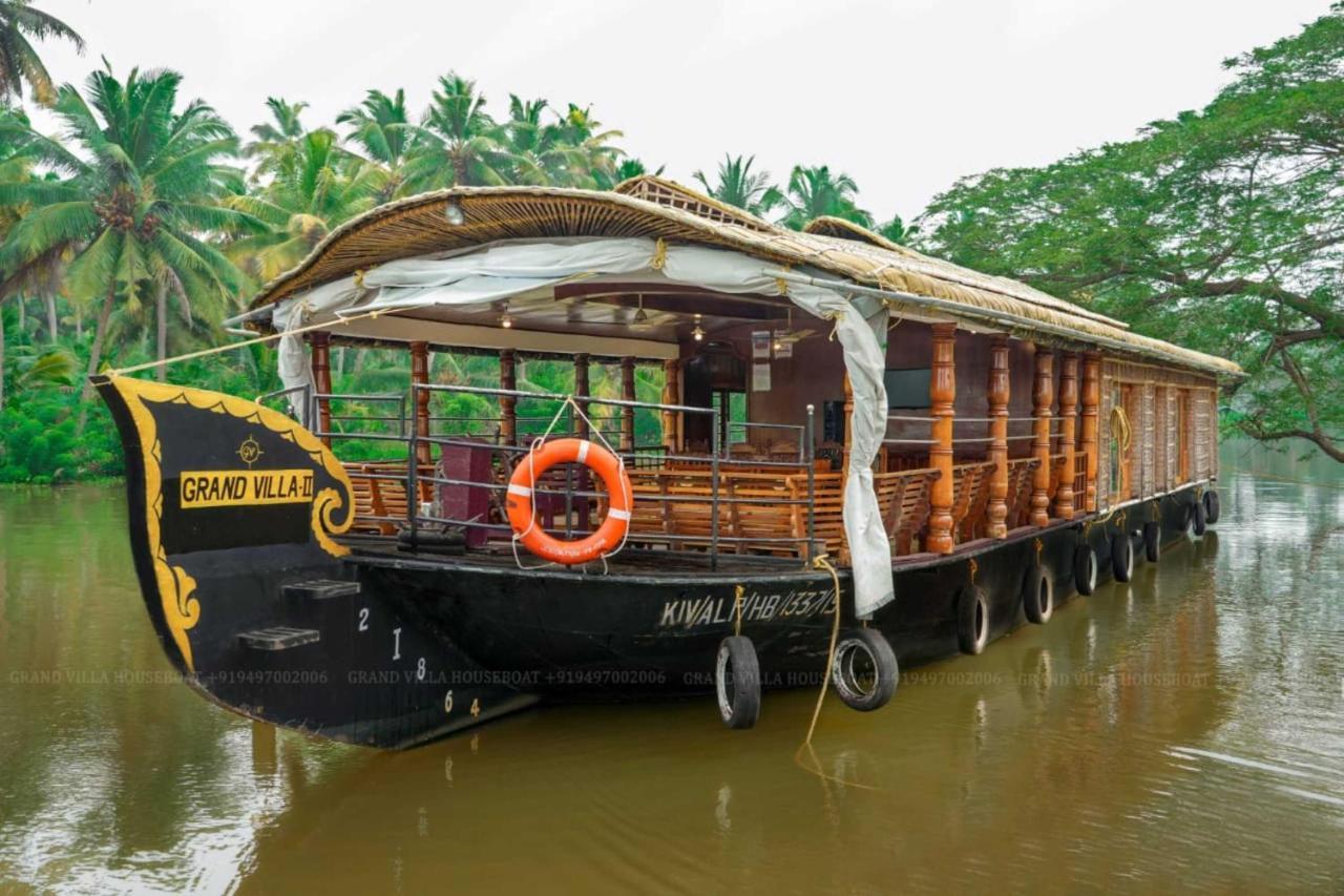 Grand Villa Houseboat Kumarakom Exterior photo